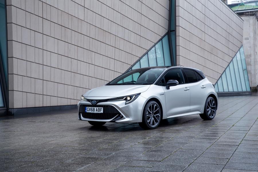  Toyota Corolla Hybrid 2019 года  (UK) (фото 20 из 40)